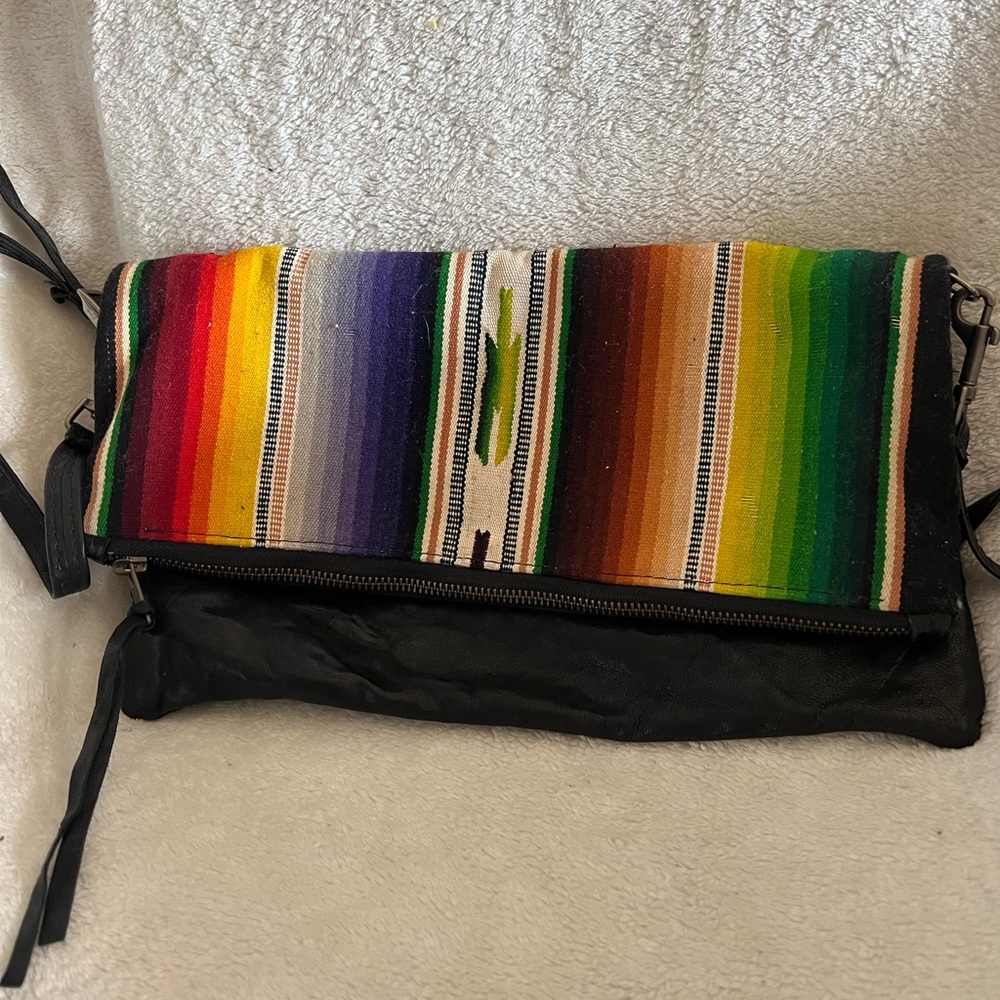 Totem crossbody